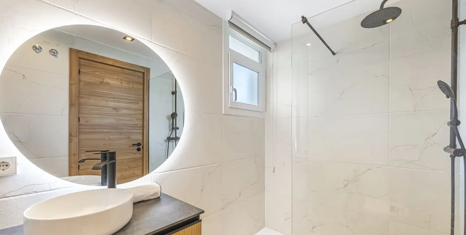 Venta de apartamento en planta media en The Golden Mile 29