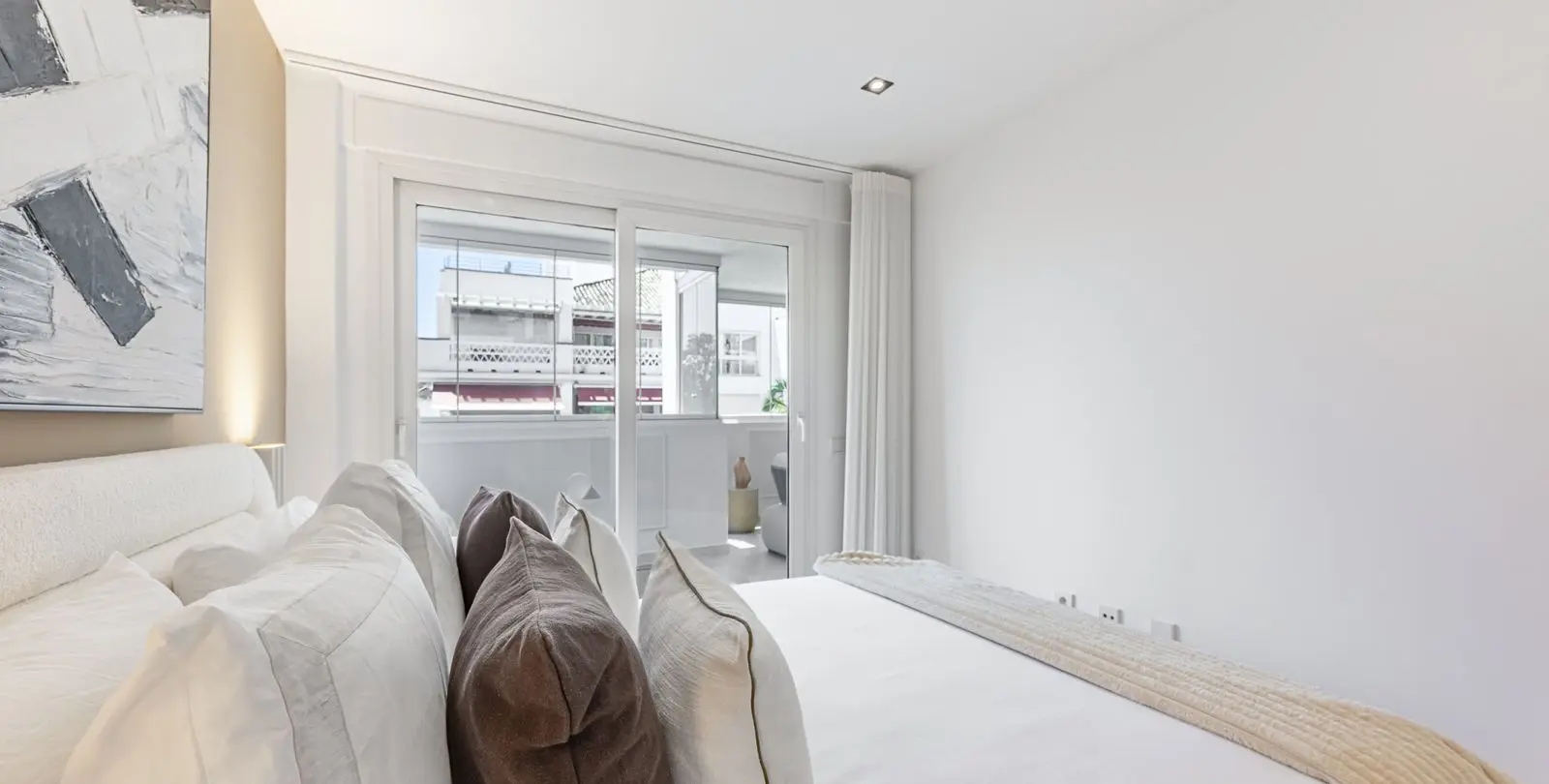 Venta de apartamento en planta media en The Golden Mile 31