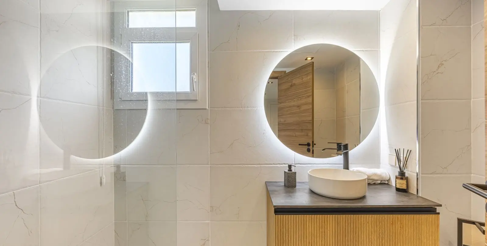 Venta de apartamento en planta media en The Golden Mile 34