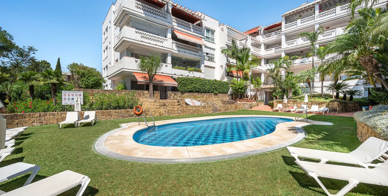 Venta de apartamento en planta media en The Golden Mile 40