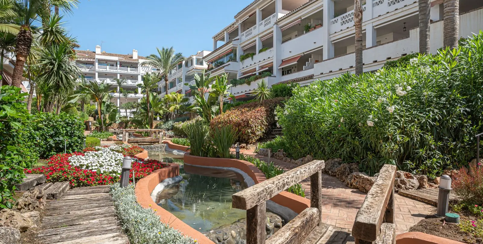 Venta de apartamento en planta media en The Golden Mile 41
