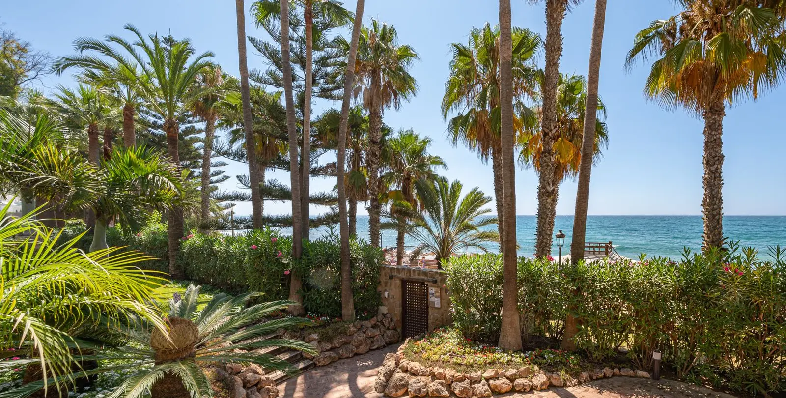 Venta de apartamento en planta media en The Golden Mile 42