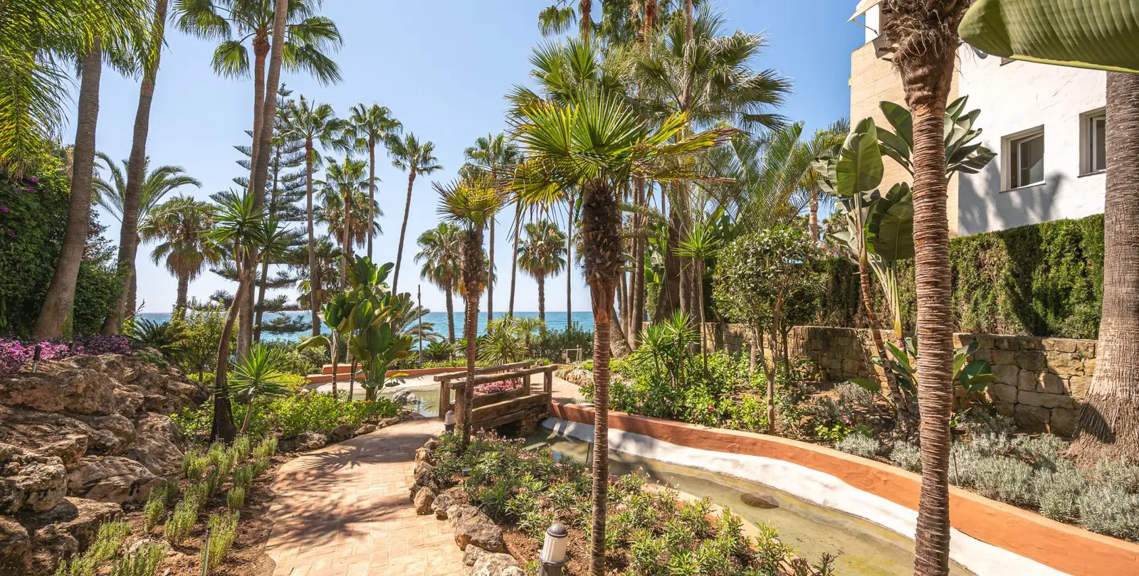 Venta de apartamento en planta media en The Golden Mile 43