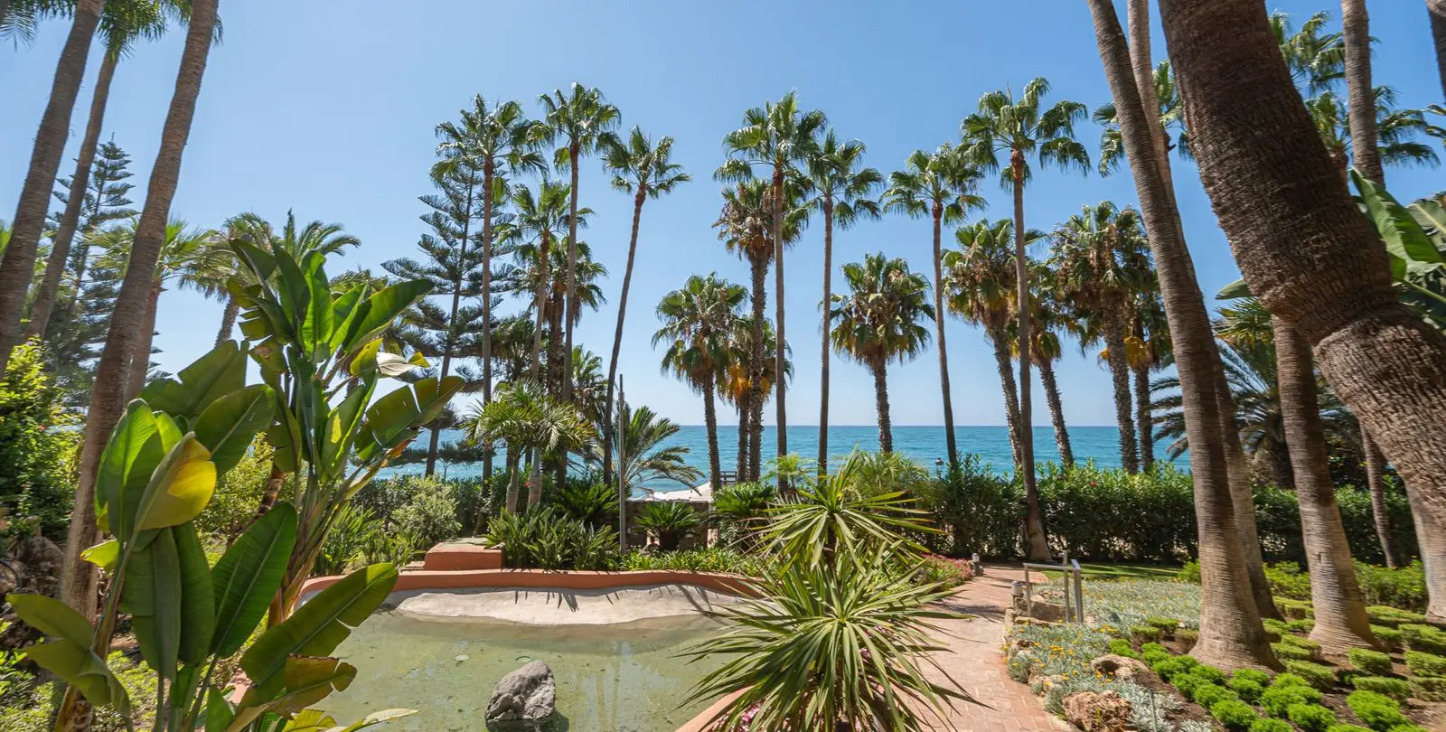 Venta de apartamento en planta media en The Golden Mile 44