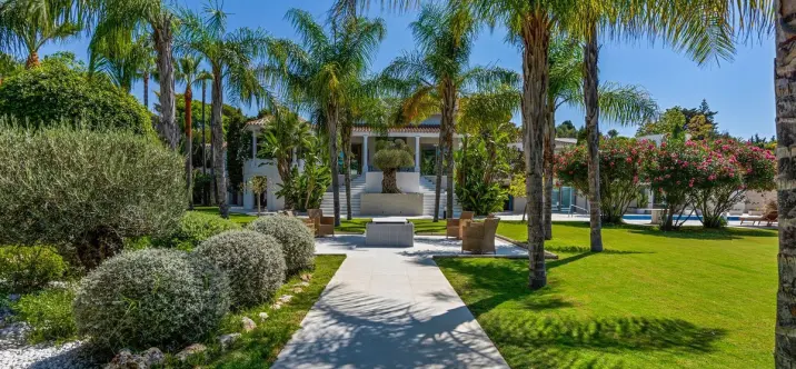 Продажа  отдельно стоящей виллы в Marbella 0