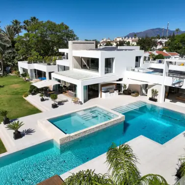 Продажа  отдельно стоящей виллы в El Paraiso