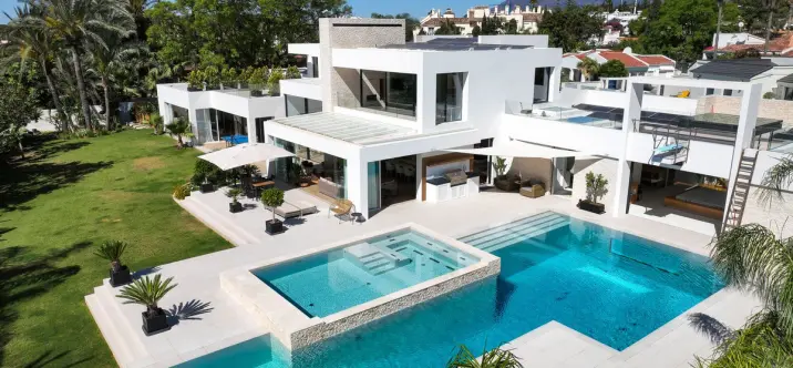 Продажа  отдельно стоящей виллы в El Paraiso 0