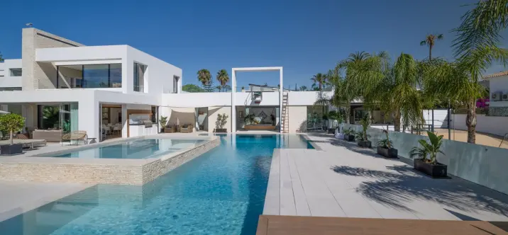 Продажа  отдельно стоящей виллы в El Paraiso 3