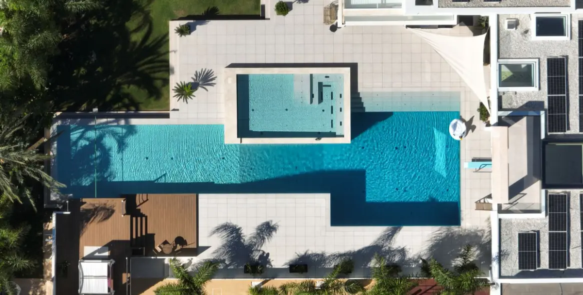 Продажа  отдельно стоящей виллы в El Paraiso 14
