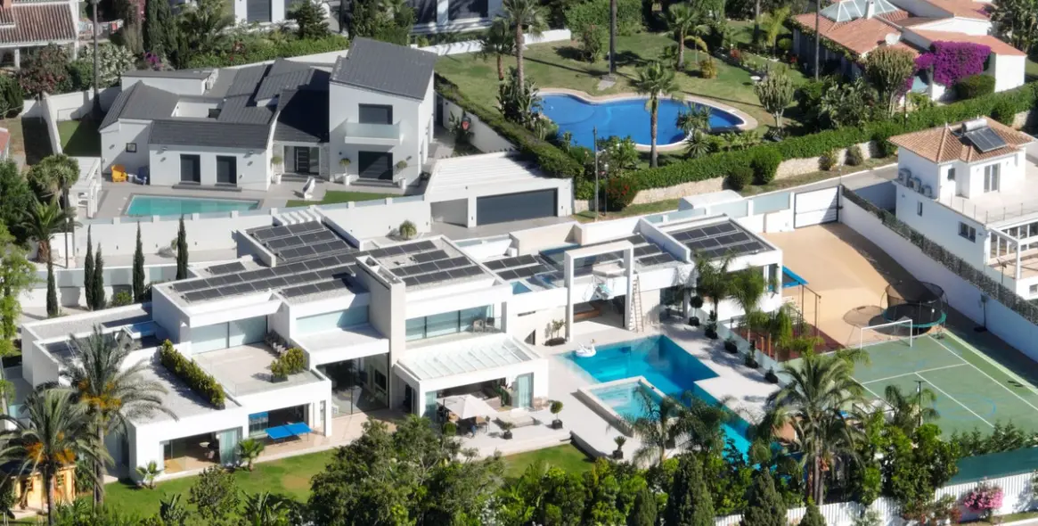 Продажа  отдельно стоящей виллы в El Paraiso 16