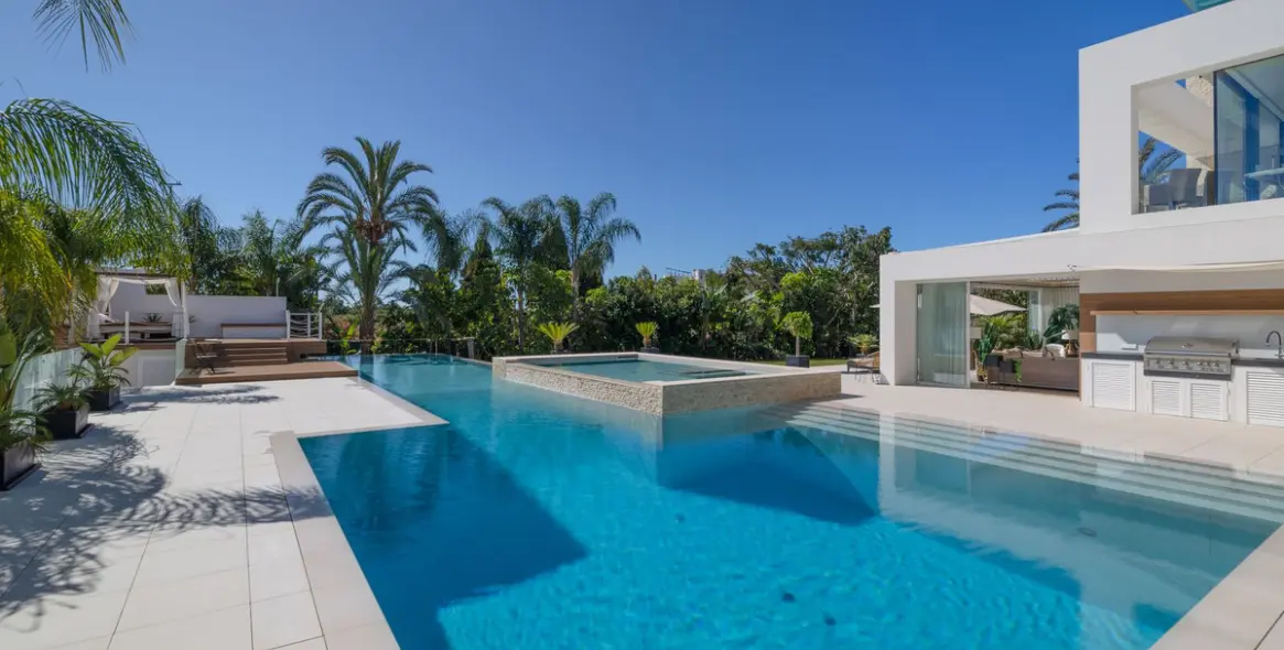 Продажа  отдельно стоящей виллы в El Paraiso 25