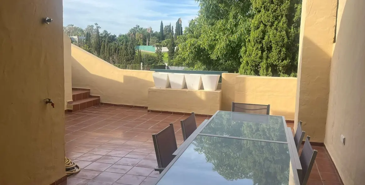 Alquiler a largo plazo de ático en Guadalmina Alta 22