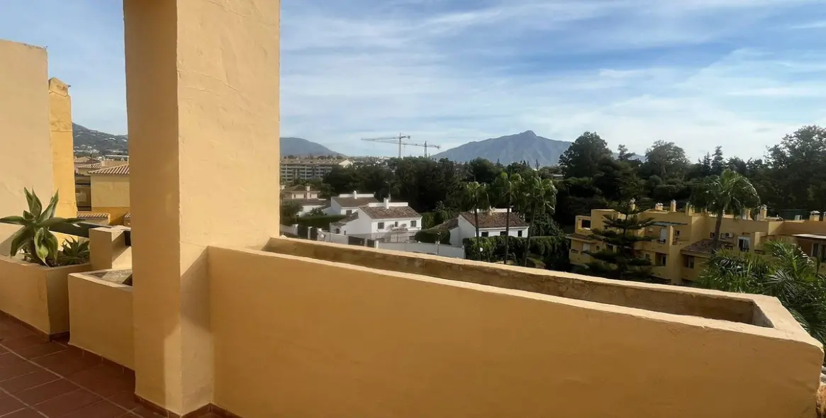 Alquiler a largo plazo de ático en Guadalmina Alta 25