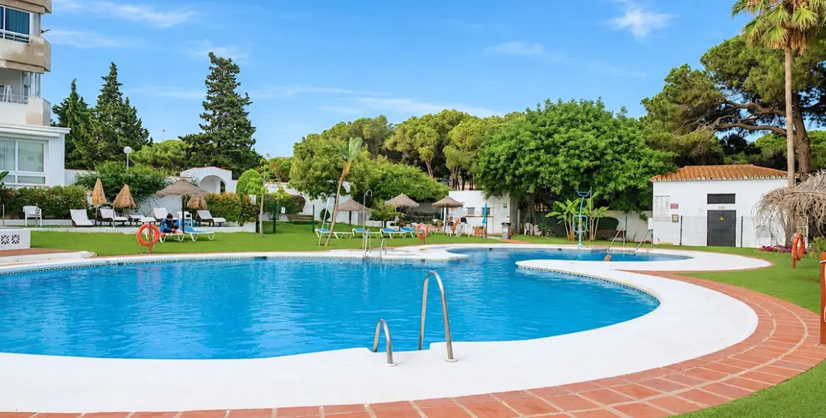 Long-term rent of middle floor apartment in Calahonda 1