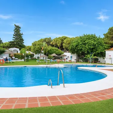 Long-term rent of middle floor apartment in Calahonda