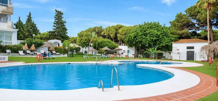 Long-term rent of middle floor apartment in Calahonda 0
