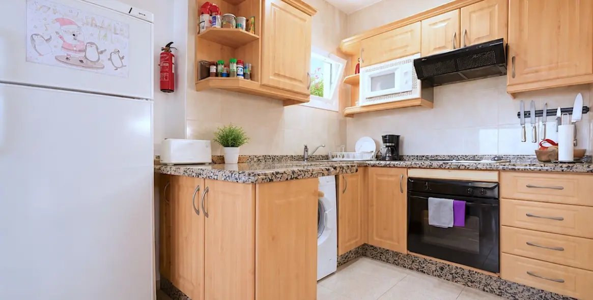 Long-term rent of middle floor apartment in Calahonda 4