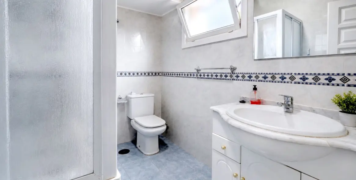 Long-term rent of middle floor apartment in Calahonda 6