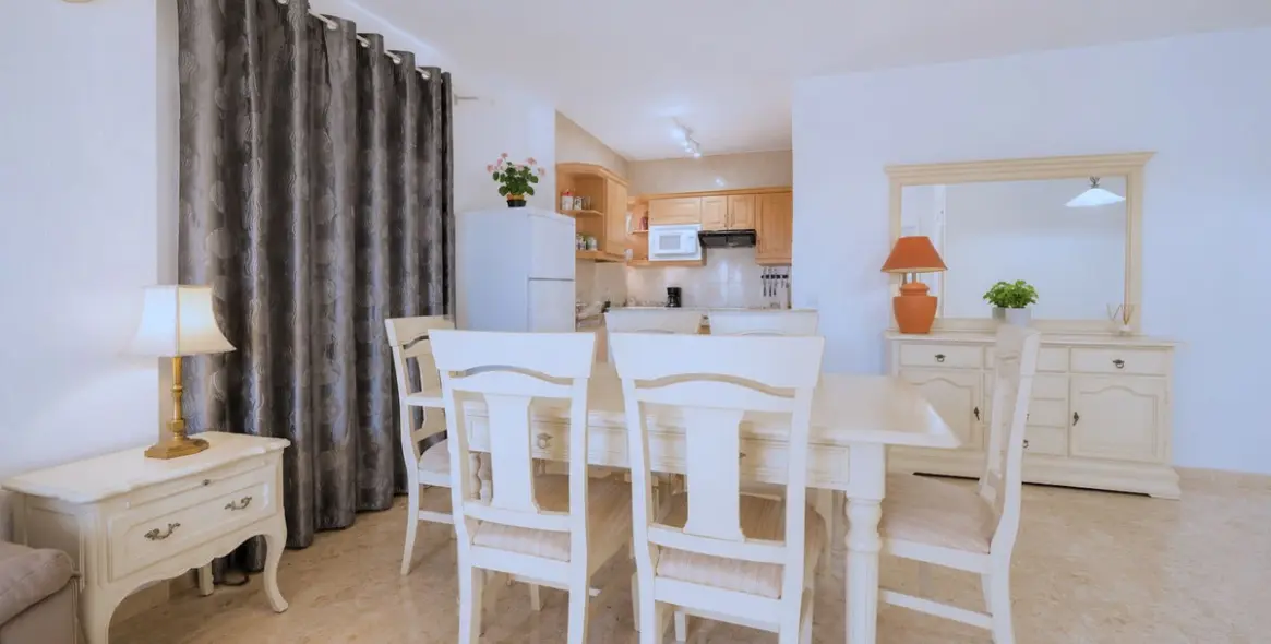 Long-term rent of middle floor apartment in Calahonda 7