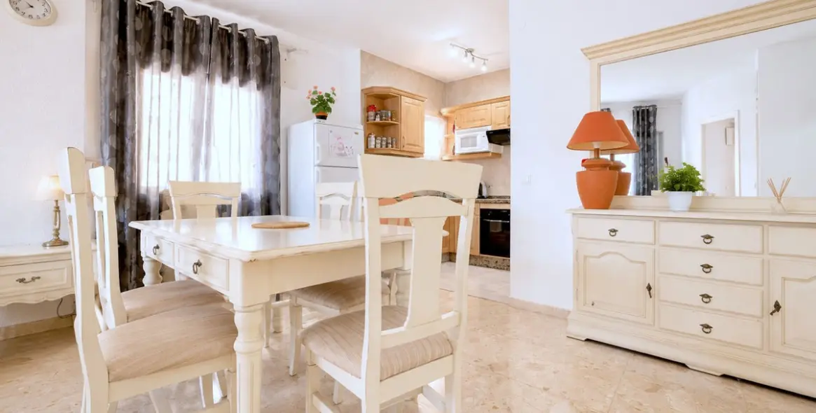 Long-term rent of middle floor apartment in Calahonda 8