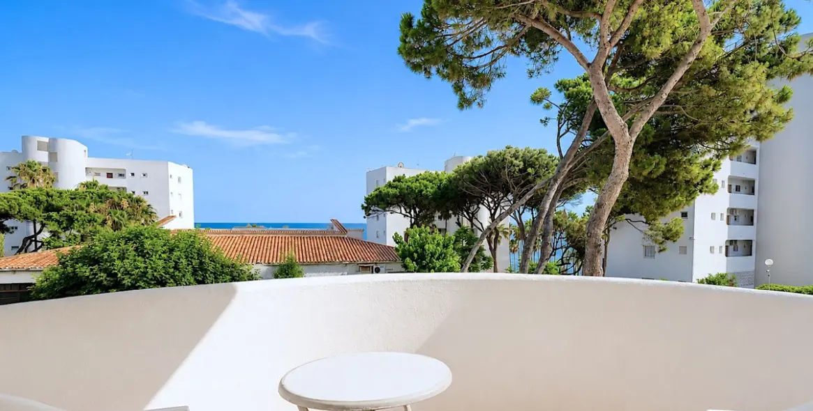 Long-term rent of middle floor apartment in Calahonda 9