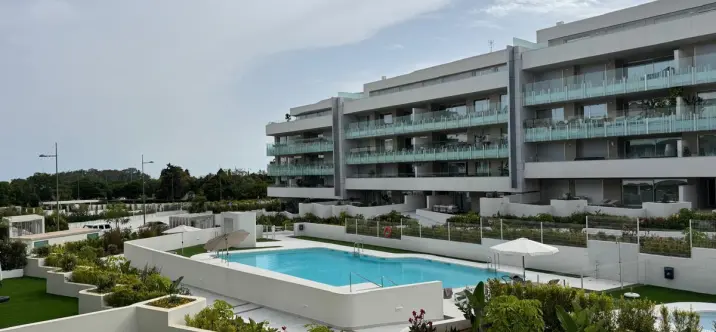 Долгосрочная аренда апартаментов на среднем этаже в San Pedro de Alcántara 0