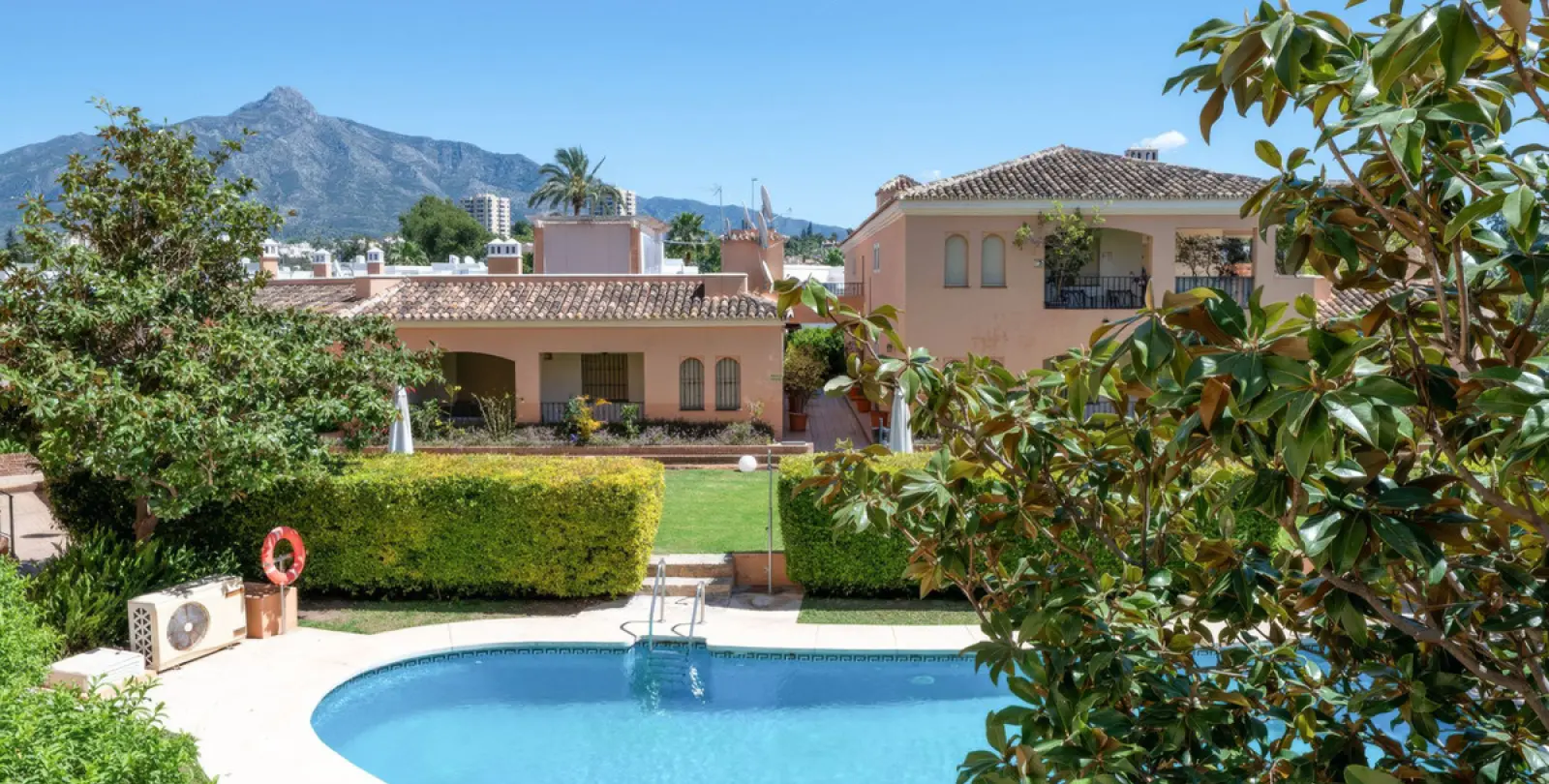Long-term rent of middle floor apartment in Nueva Andalucía 8