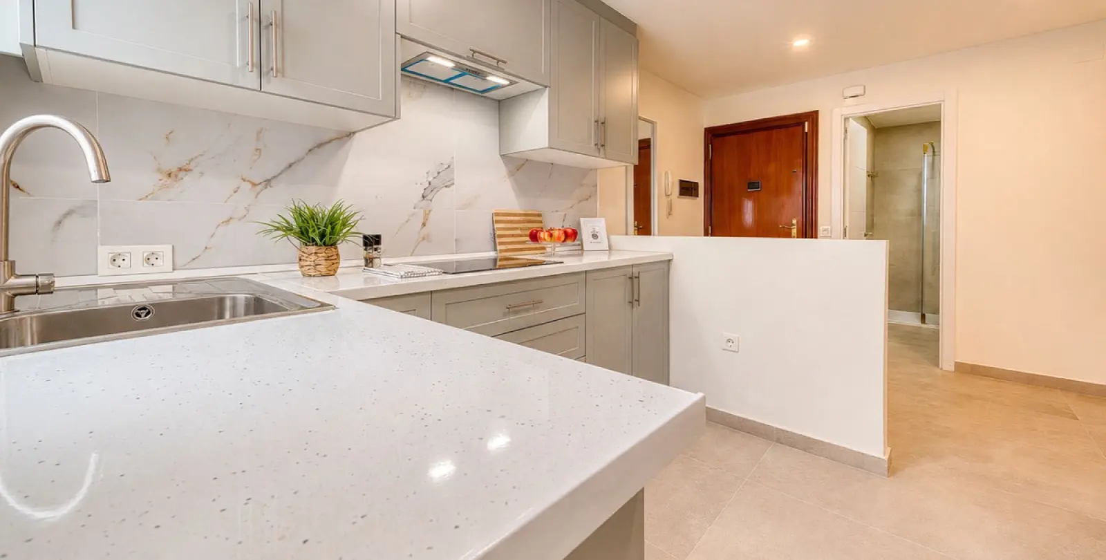 Long-term rent of middle floor apartment in Nueva Andalucía 11