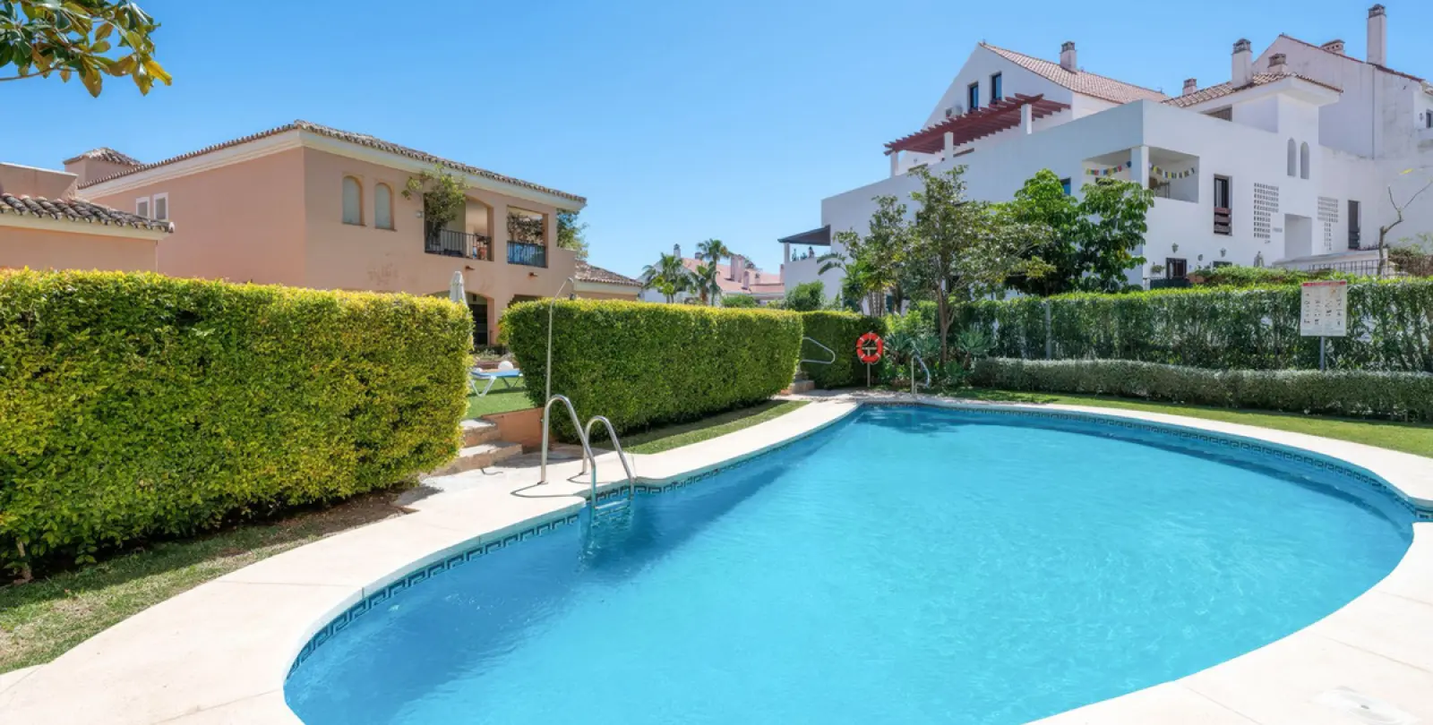 Long-term rent of middle floor apartment in Nueva Andalucía 17