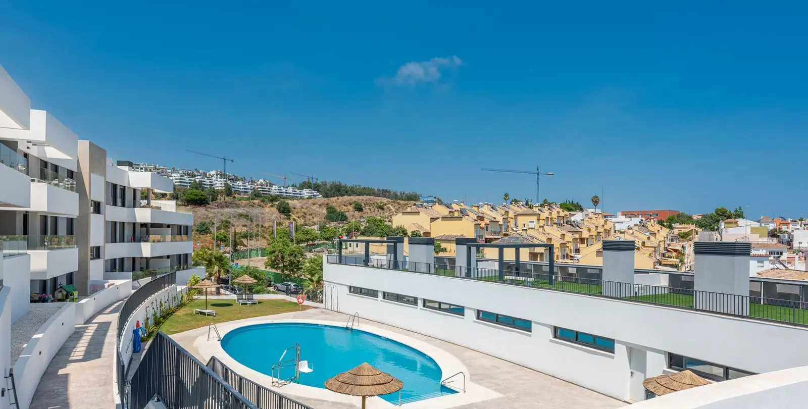 Продажа апартаментов на первом этаже в Estepona 1