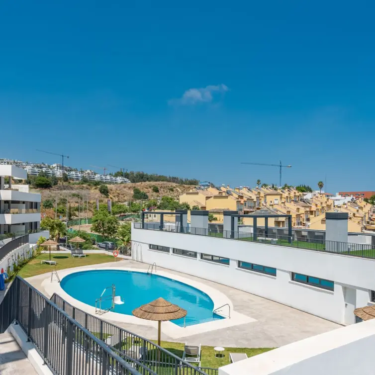 Продажа апартаментов на первом этаже в Estepona