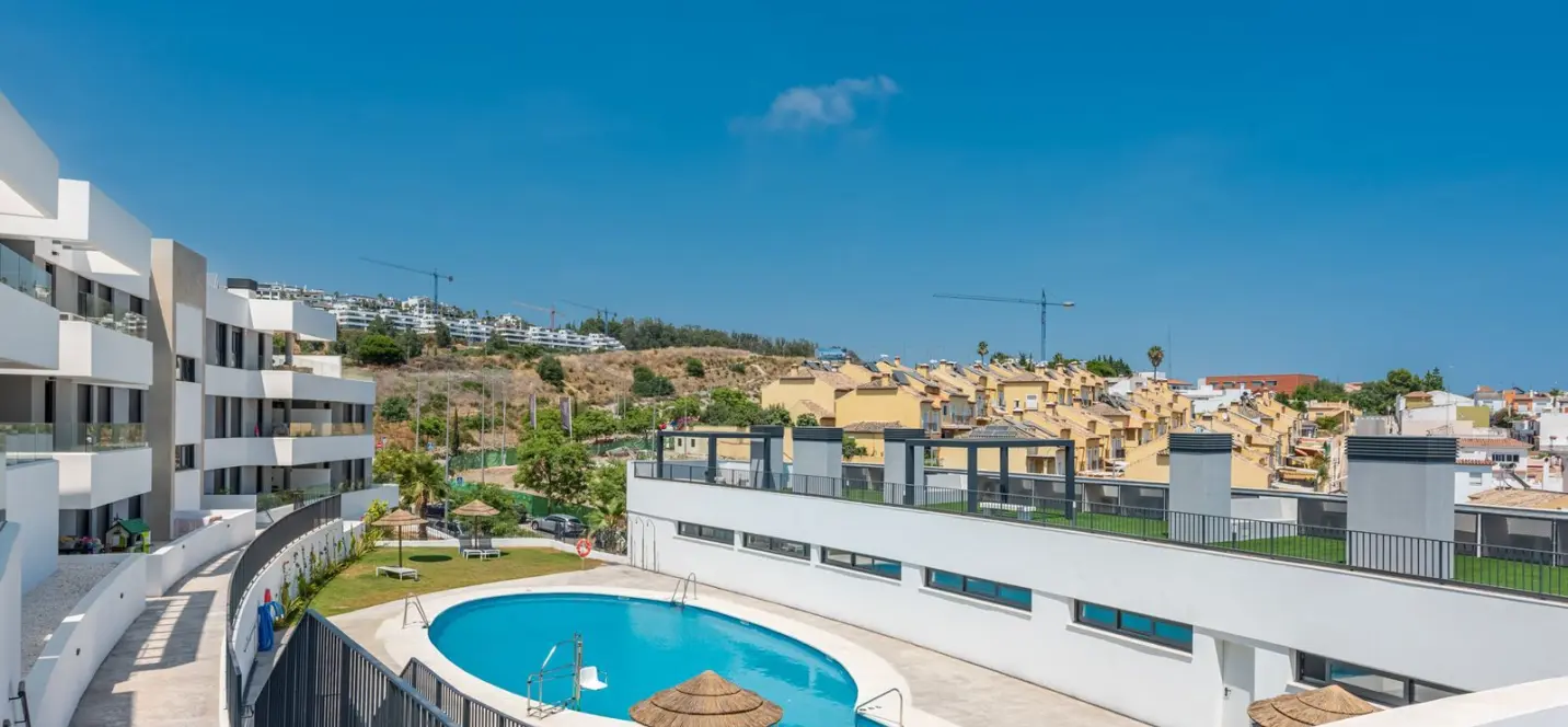 Продажа апартаментов на первом этаже в Estepona 0