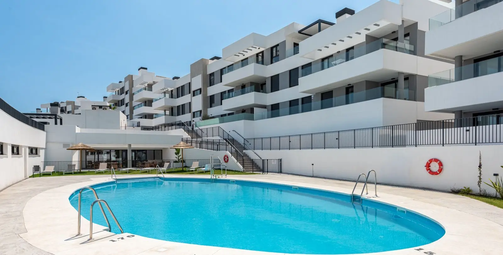Продажа апартаментов на первом этаже в Estepona 2