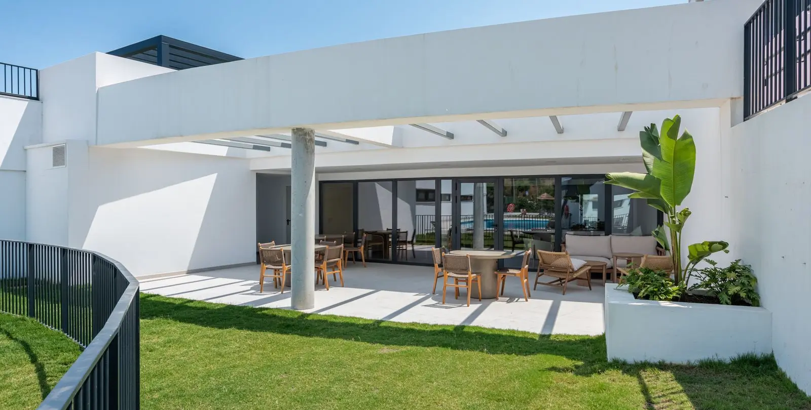 Продажа апартаментов на первом этаже в Estepona 3