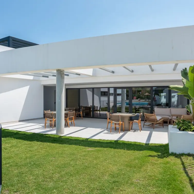Продажа апартаментов на первом этаже в Estepona