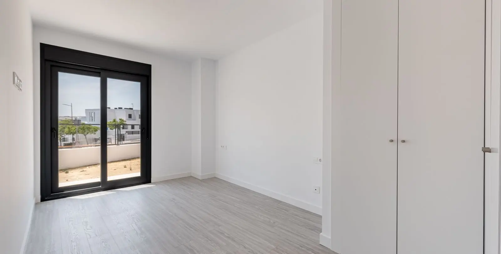 Продажа апартаментов на первом этаже в Estepona 10