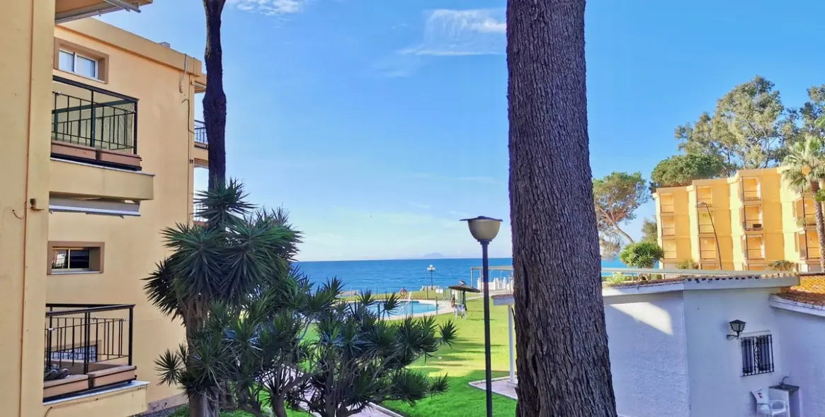 Продажа апартаментов на среднем этаже в Estepona 18