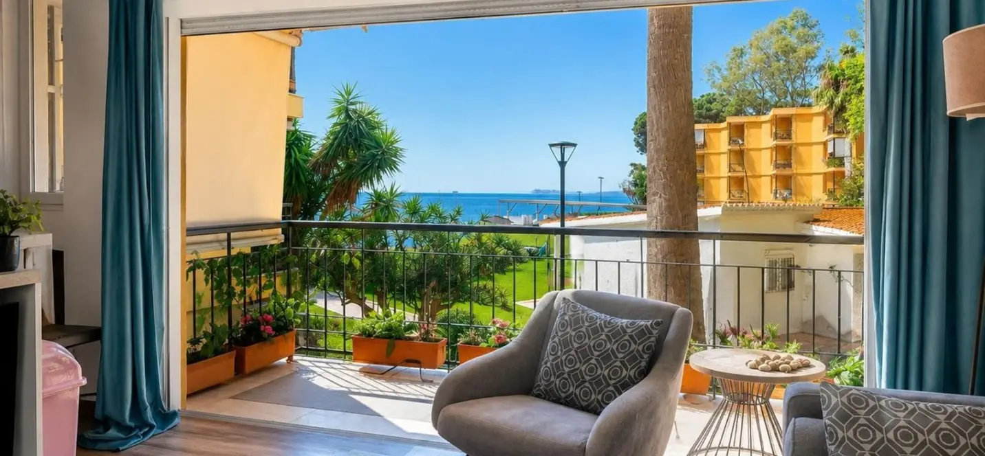Sale of middle floor apartment in Estepona 0