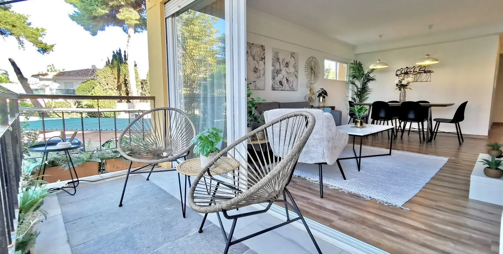 Sale of middle floor apartment in Estepona 2