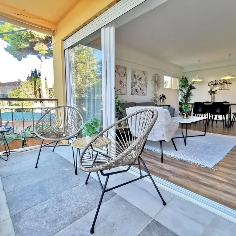 Sale of middle floor apartment in Estepona