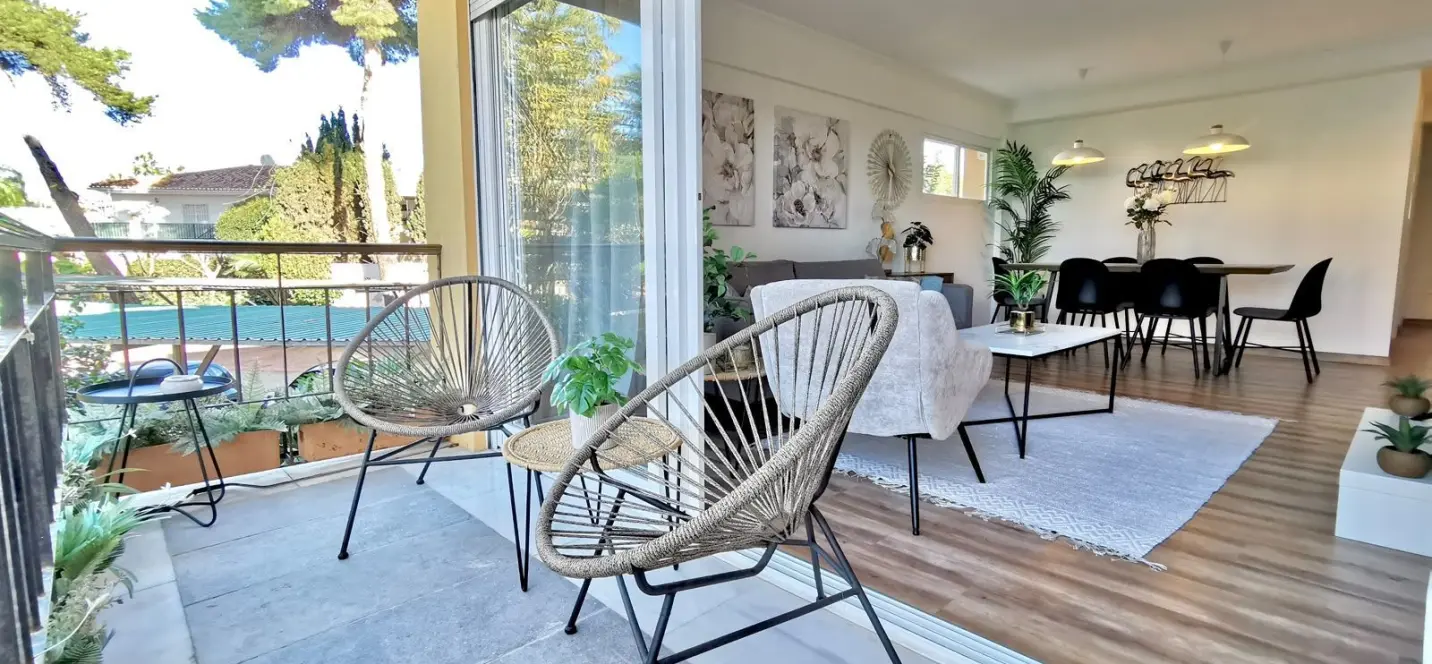 Sale of middle floor apartment in Estepona 1