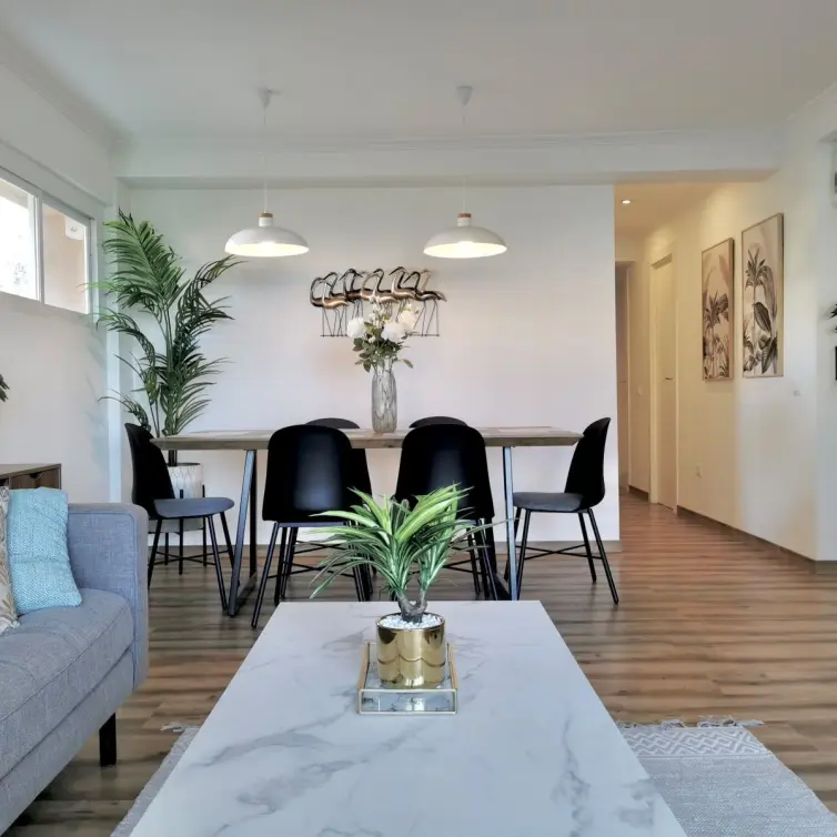 Sale of middle floor apartment in Estepona