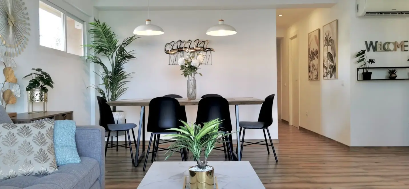 Sale of middle floor apartment in Estepona 2