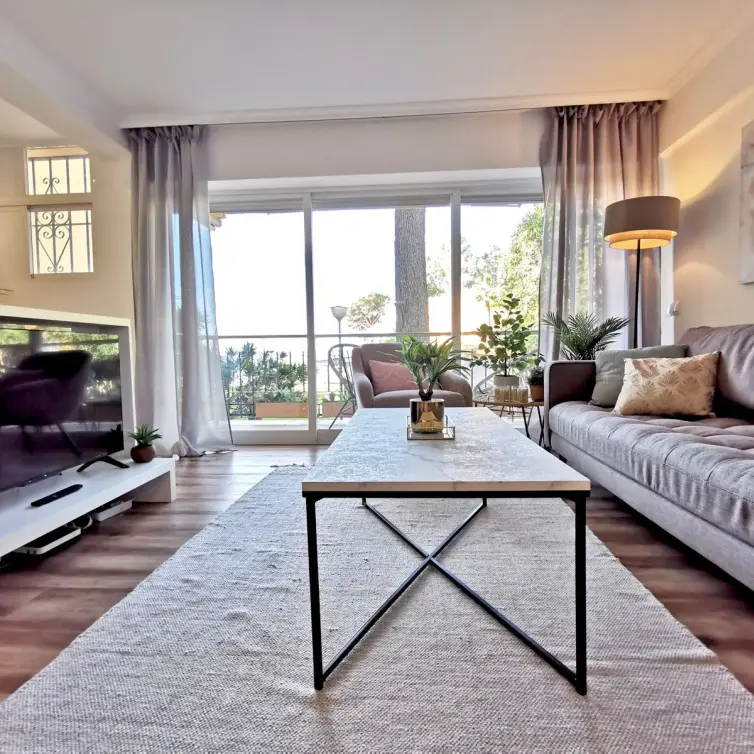 Sale of middle floor apartment in Estepona