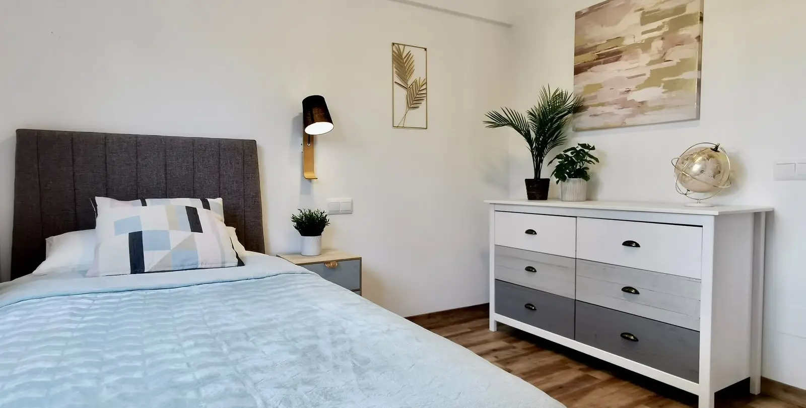Sale of middle floor apartment in Estepona 7
