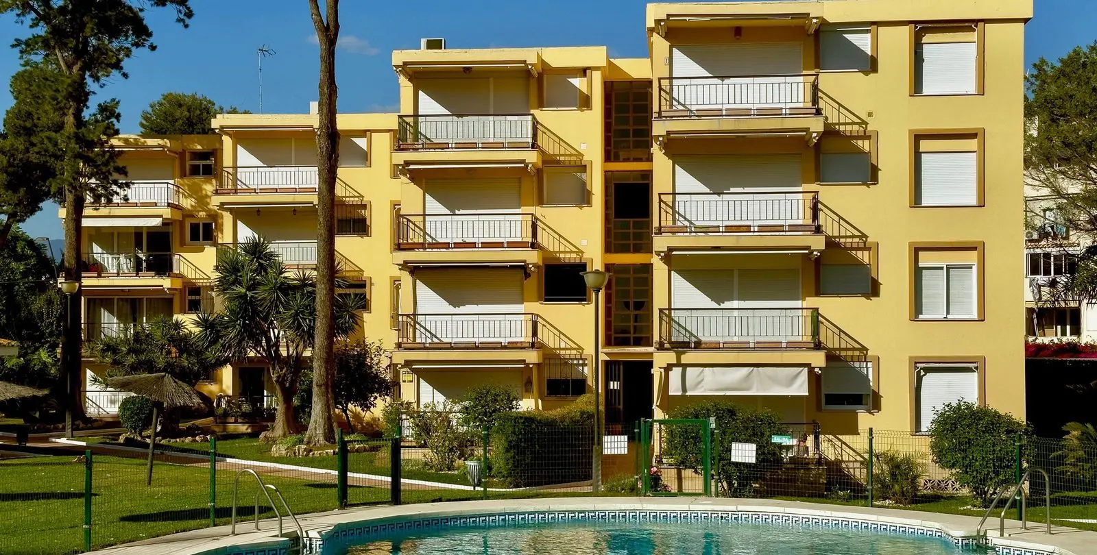 Sale of middle floor apartment in Estepona 14