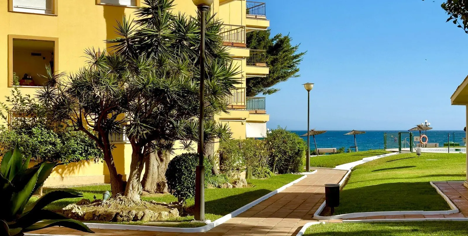 Sale of middle floor apartment in Estepona 15