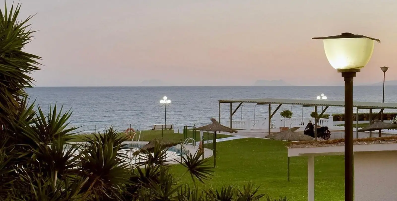 Sale of middle floor apartment in Estepona 16