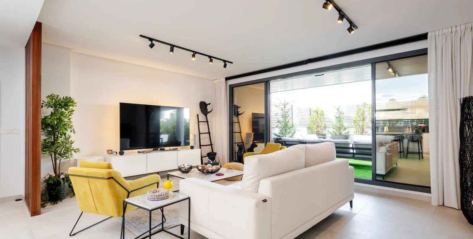 Sale of ground floor apartment in Benahavís 9