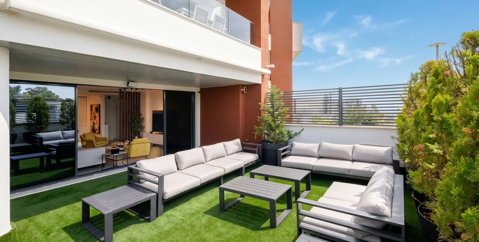 Sale of ground floor apartment in Benahavís 12